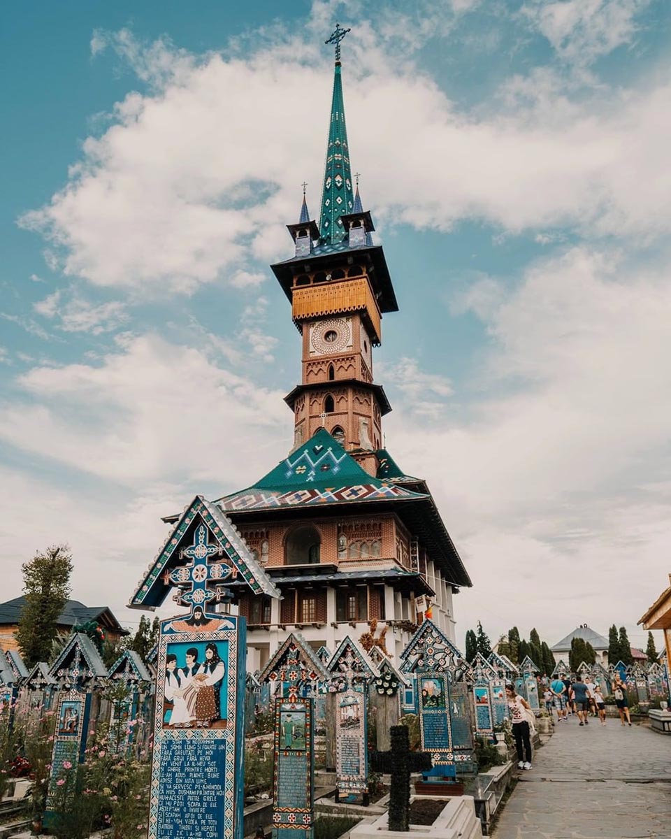 Der fröhliche Friedhof von Săpânța – Reiseziel, Bilder, Sehenswertes,  Information | Urlaub in Rumänien